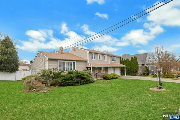 $825,000 | 18 Harwood Place, Wayne, NJ 07470