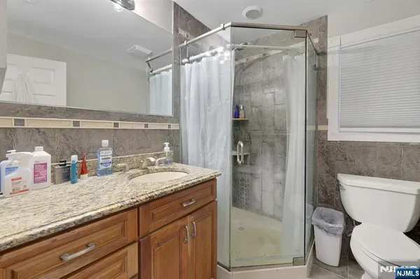 $825,000 | 18 Harwood Place, Wayne, NJ 07470