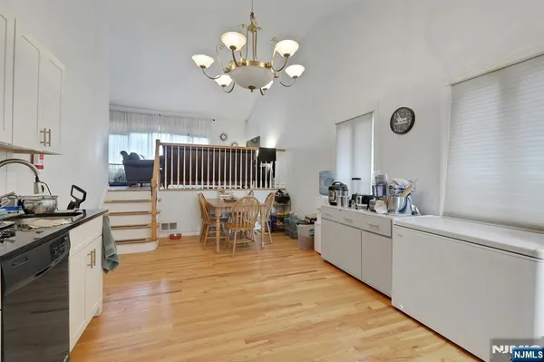 $825,000 | 18 Harwood Place, Wayne, NJ 07470