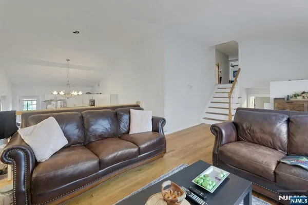 $825,000 | 18 Harwood Place, Wayne, NJ 07470