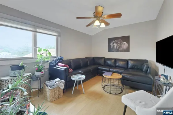 $825,000 | 18 Harwood Place, Wayne, NJ 07470