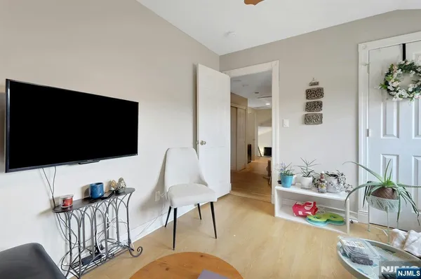 $825,000 | 18 Harwood Place, Wayne, NJ 07470