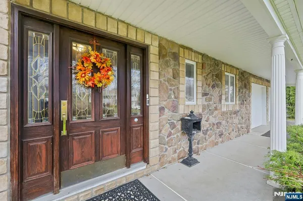 $825,000 | 18 Harwood Place, Wayne, NJ 07470