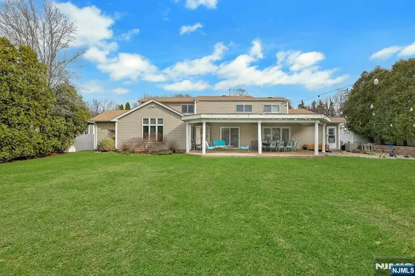 $825,000 | 18 Harwood Place, Wayne, NJ 07470