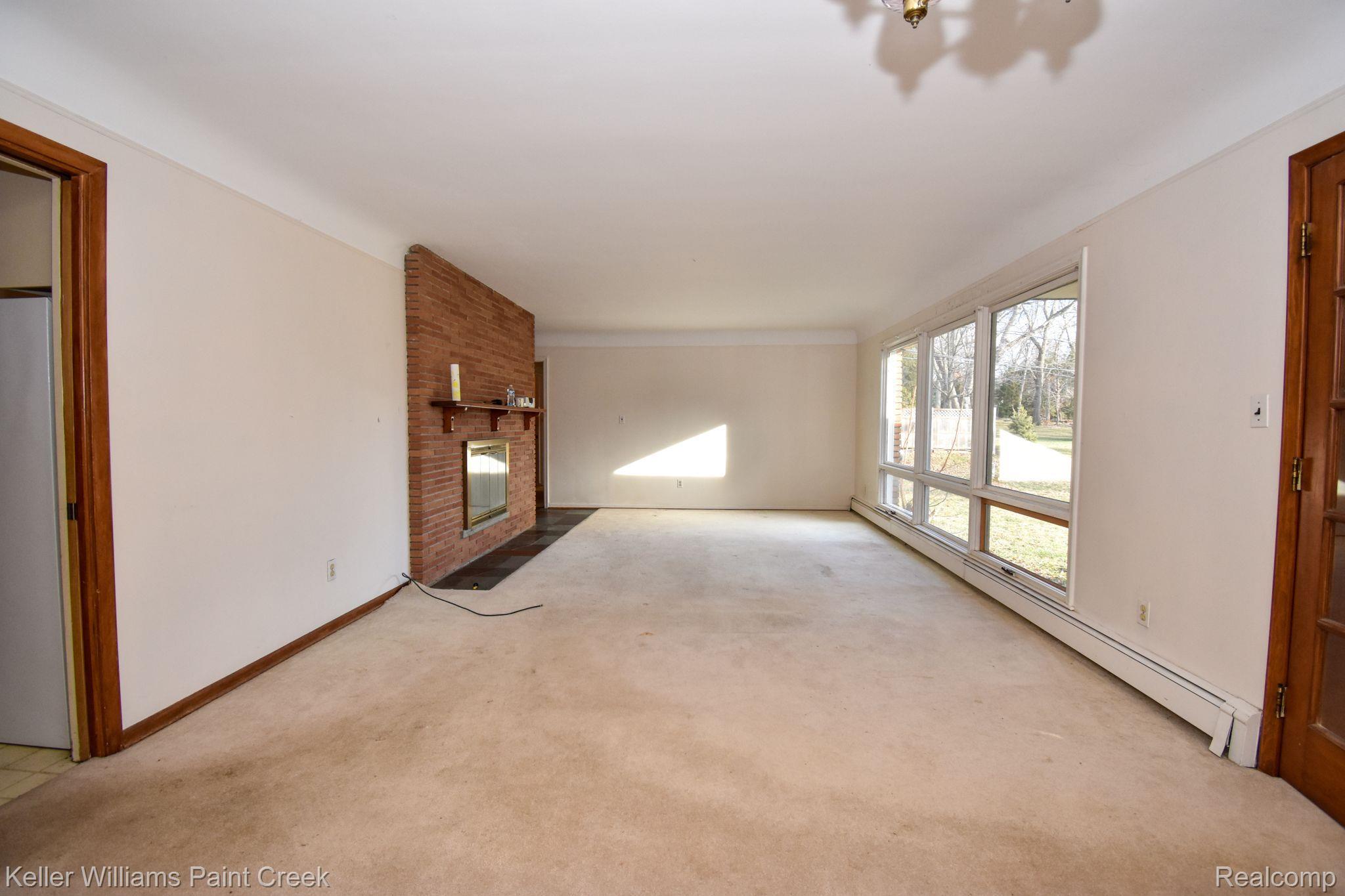 321 East Maryknoll Road Rochester, MI 48309 - Photo 9 of 53 Living room