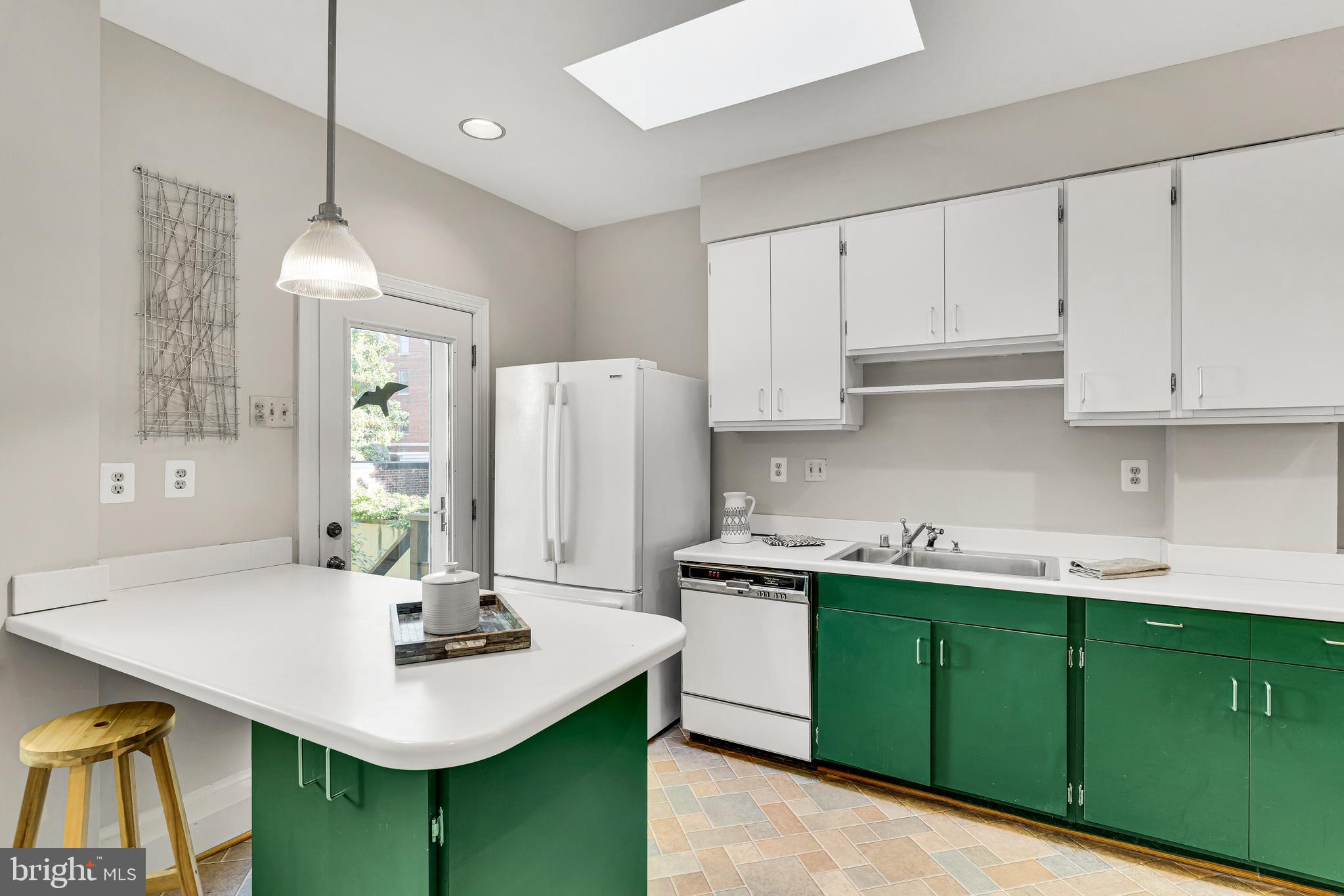 2025 Belmont Road Northwest Washington, DC 20009 - Photo 28 of 77