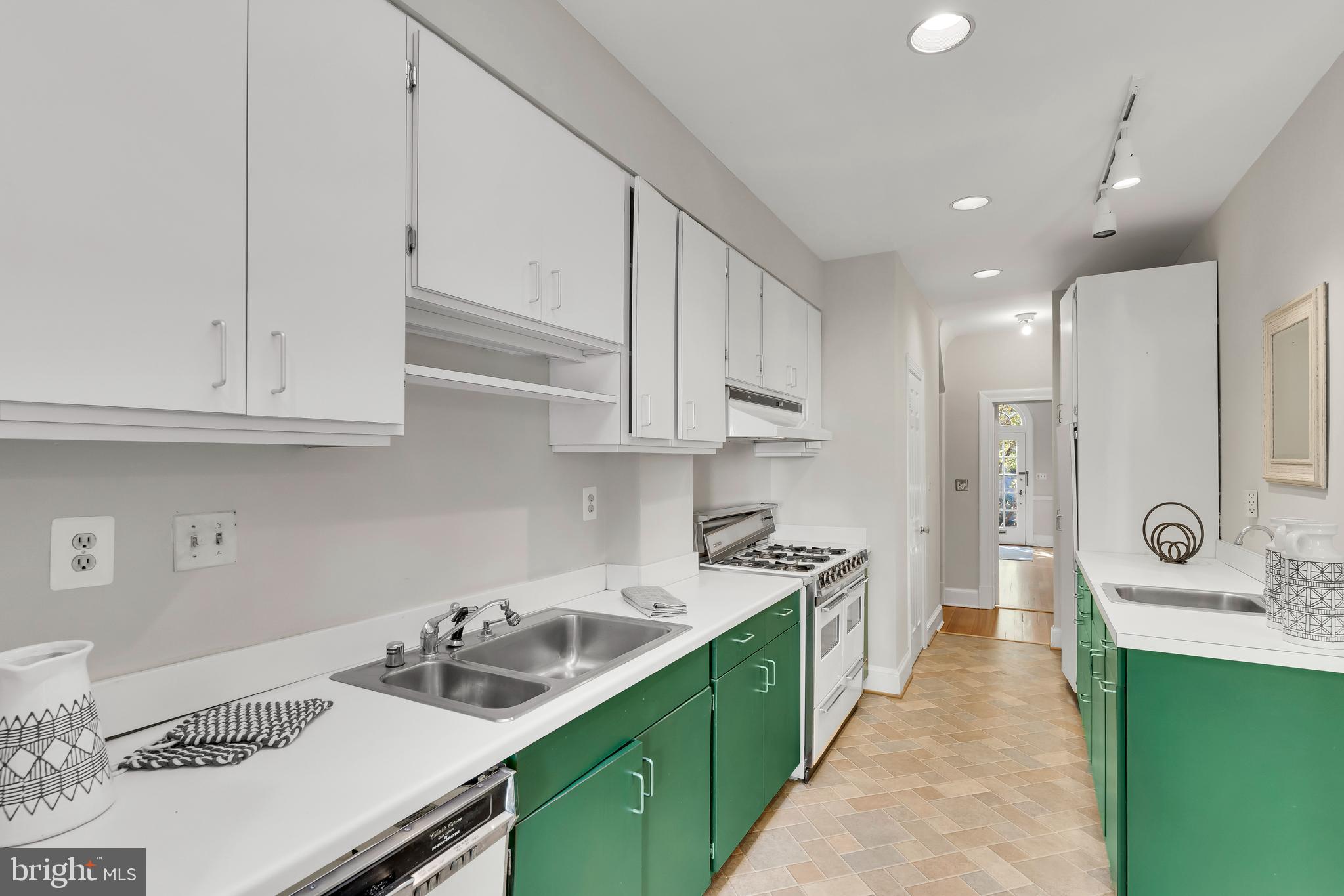 2025 Belmont Road Northwest Washington, DC 20009 - Photo 30 of 77