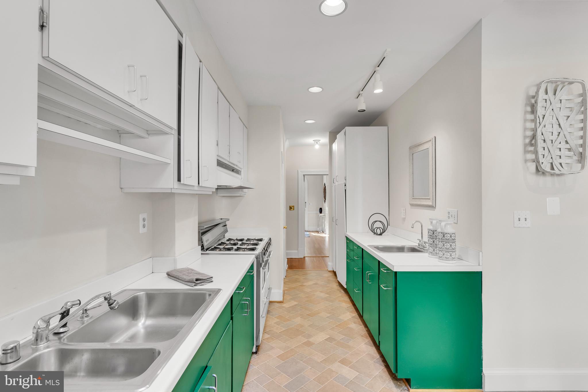 2025 Belmont Road Northwest Washington, DC 20009 - Photo 32 of 77