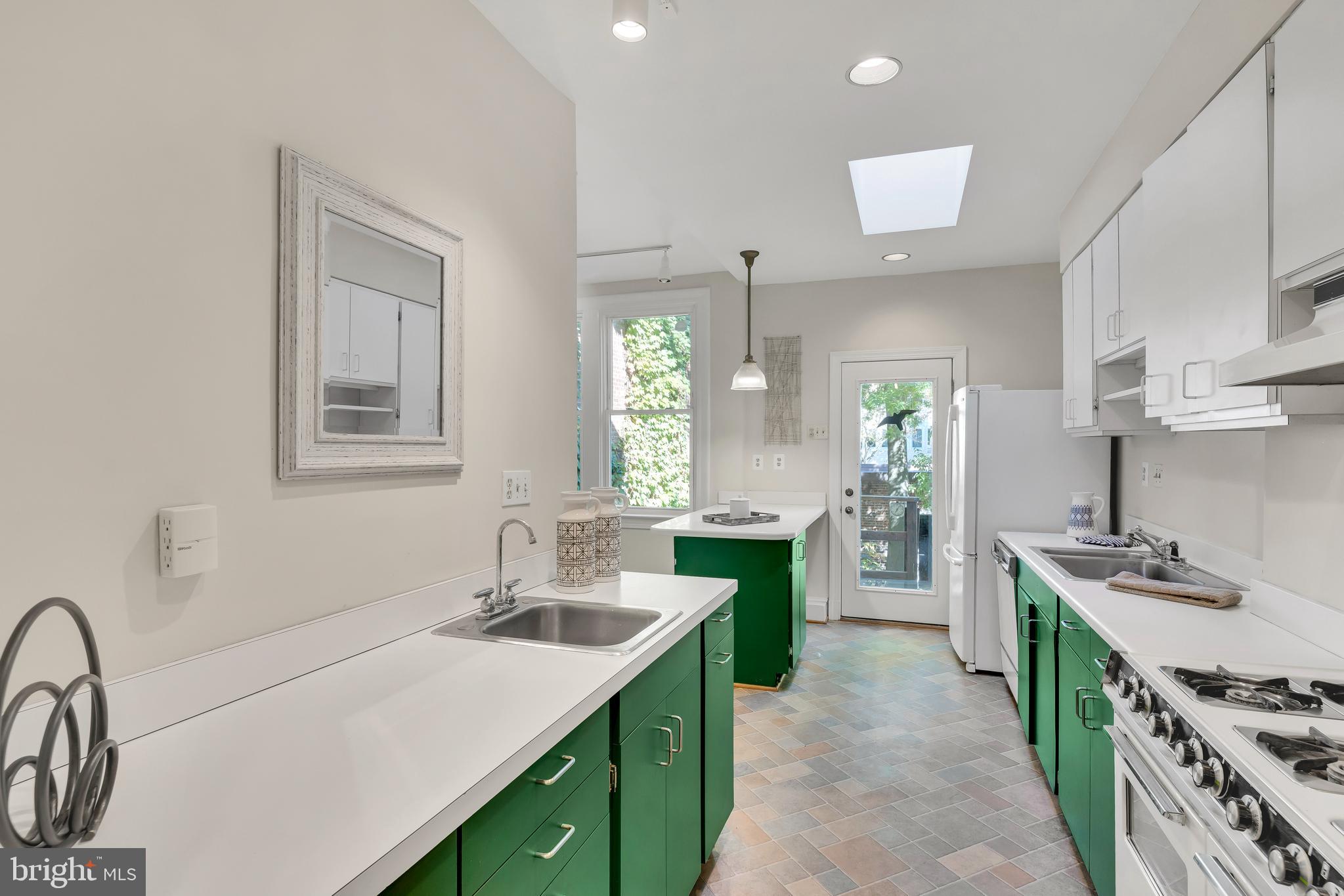 2025 Belmont Road Northwest Washington, DC 20009 - Photo 33 of 77