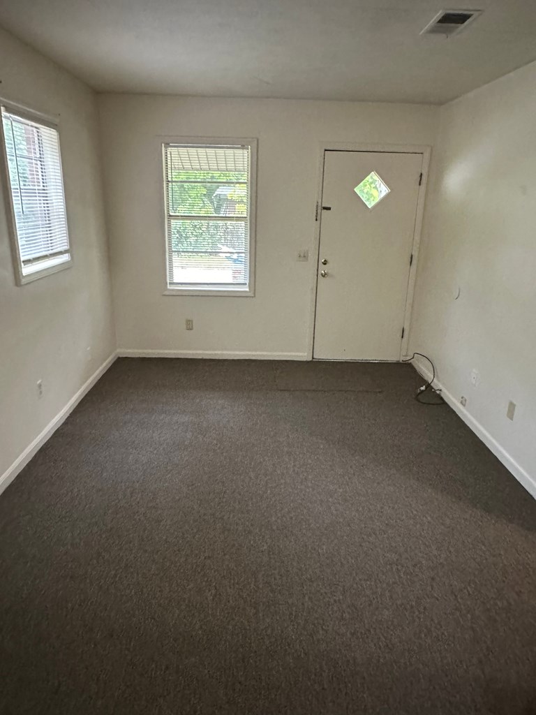 1402 16th Street Columbus, GA 31901 - Photo 4 of 7 an empty room with windows
