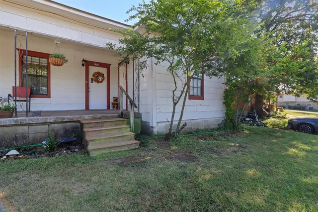 $1,300 | 516 Mill Street, Unit B, Denton, TX 76205