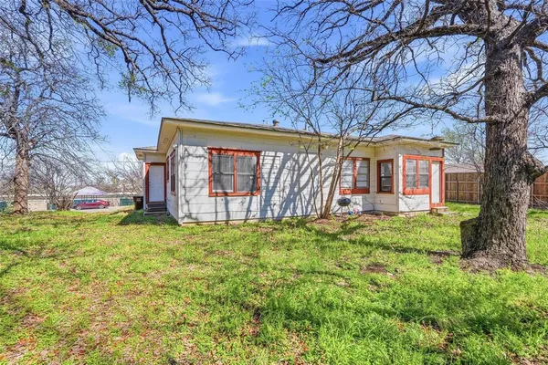 $1,200 | 516 Mill Street, Unit B, Denton, TX 76205
