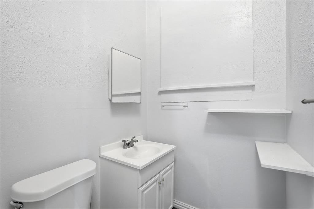 516 Mill Street, Unit B Denton, TX 76205 - Photo 9 of 17