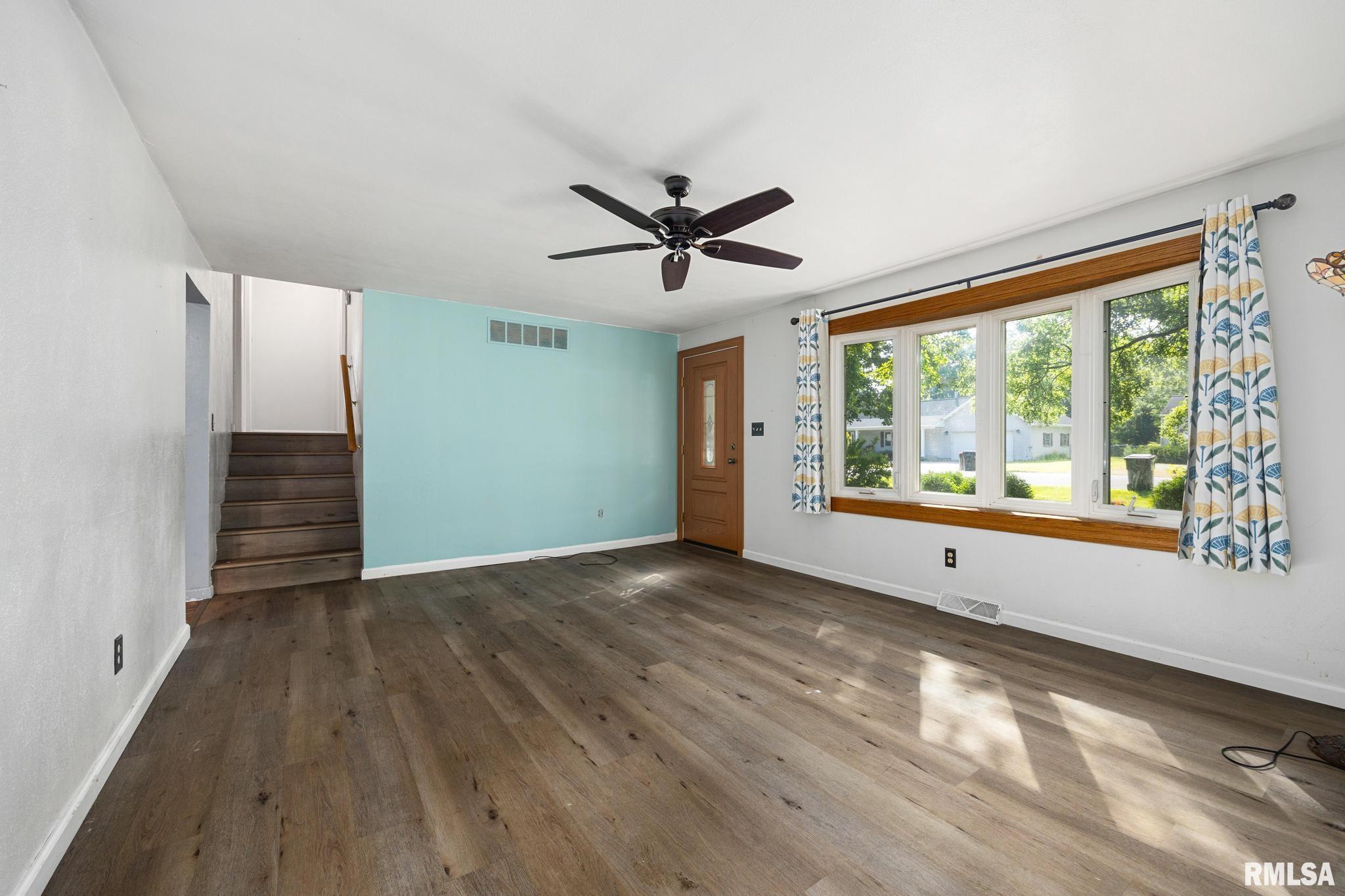 8705 North Picture Ridge Road Peoria, IL 61615 - Photo 4 of 31 Gallery Image 4