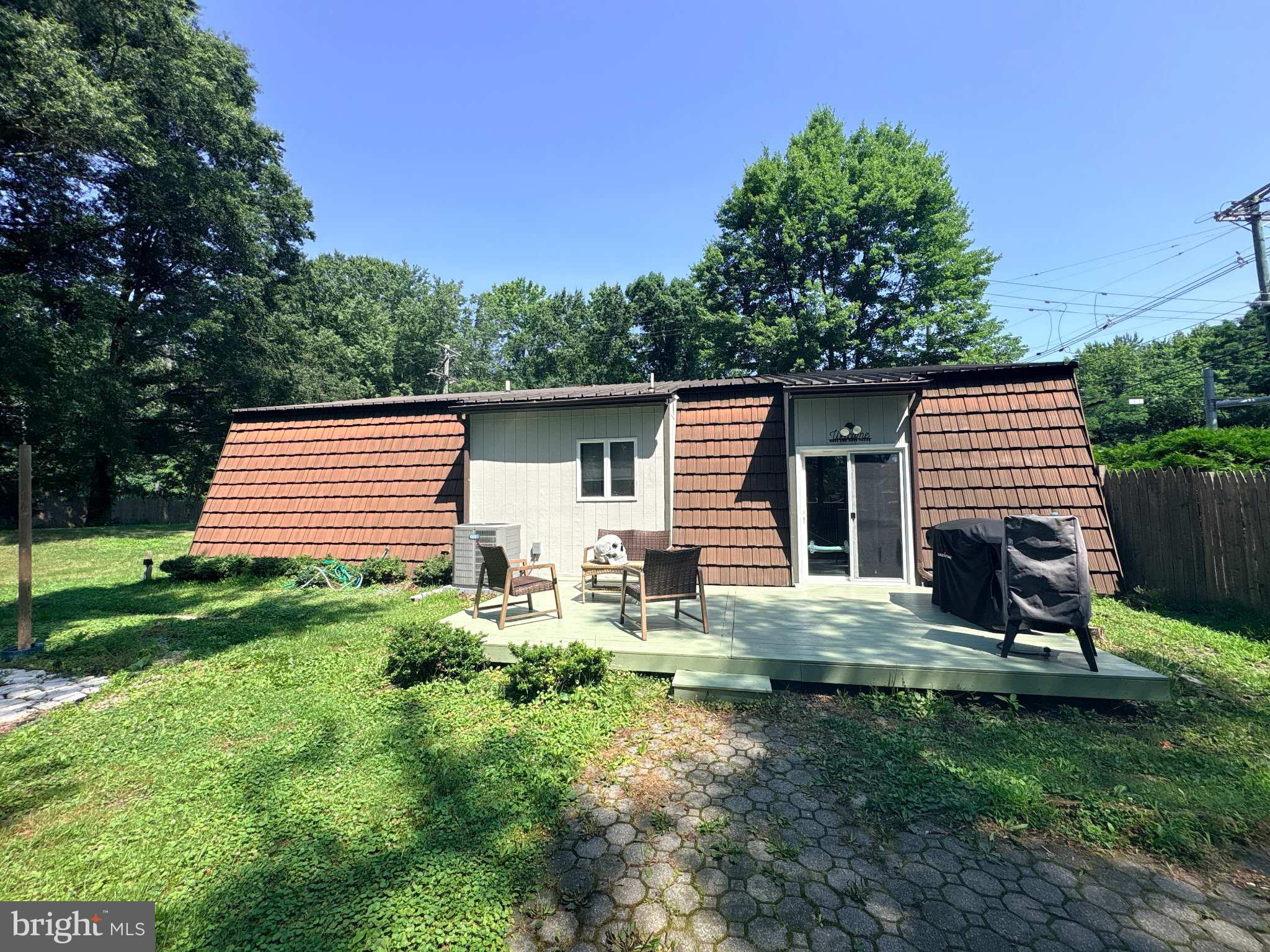 566 Hartford Road Mount Laurel, NJ 08054 - Photo 4 of 5 Back Yard deck off LR