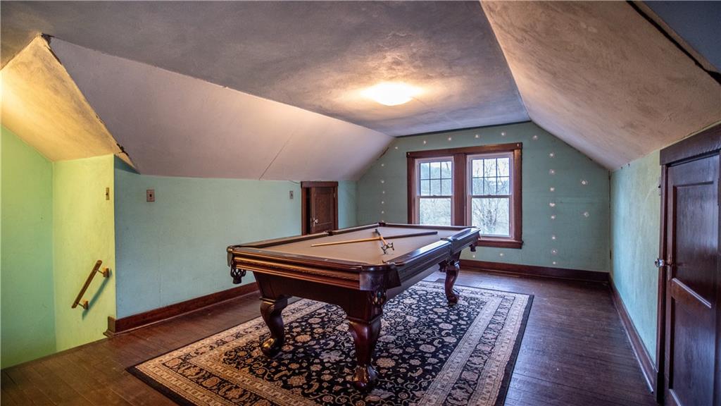 343 East 11th Avenue Tarentum, PA 15084 - Photo 38 of 41 a room with furniture