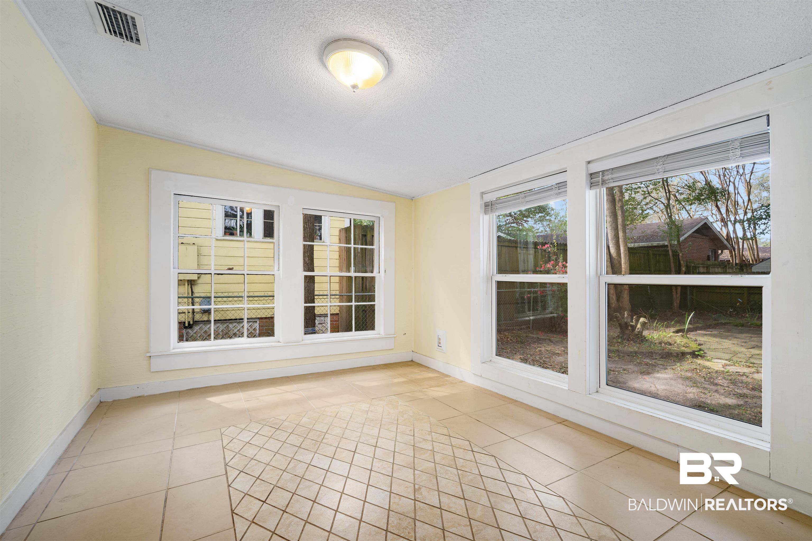 118 Mohawk Street Mobile, AL 36606 - Photo 18 of 26 Unfurnished sunroom with lofted ceiling