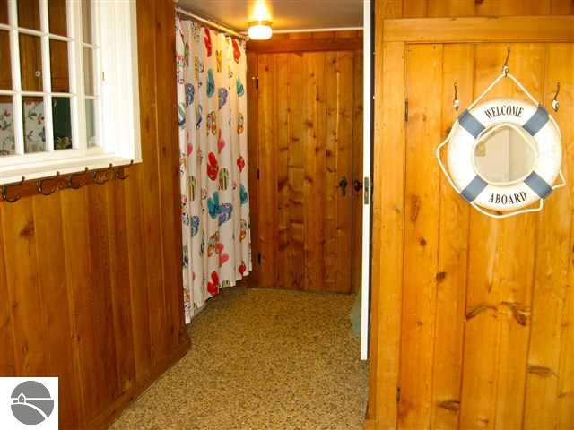 8660 South Lakeview Road Traverse City, MI 49684 - Photo 16 of 25 1738861-15.JPG