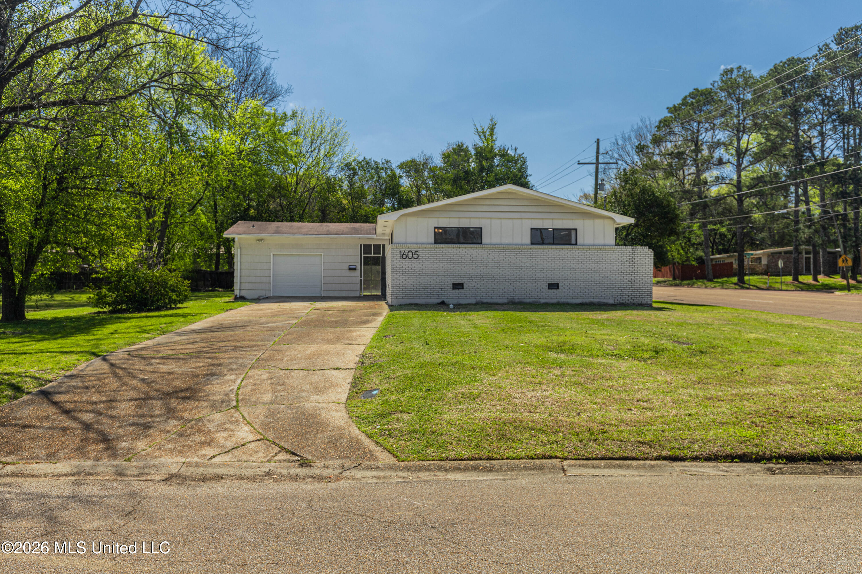 1605 Wilhurst Street Jackson, MS 39211 - Photo 2 of 30 IMG_8046