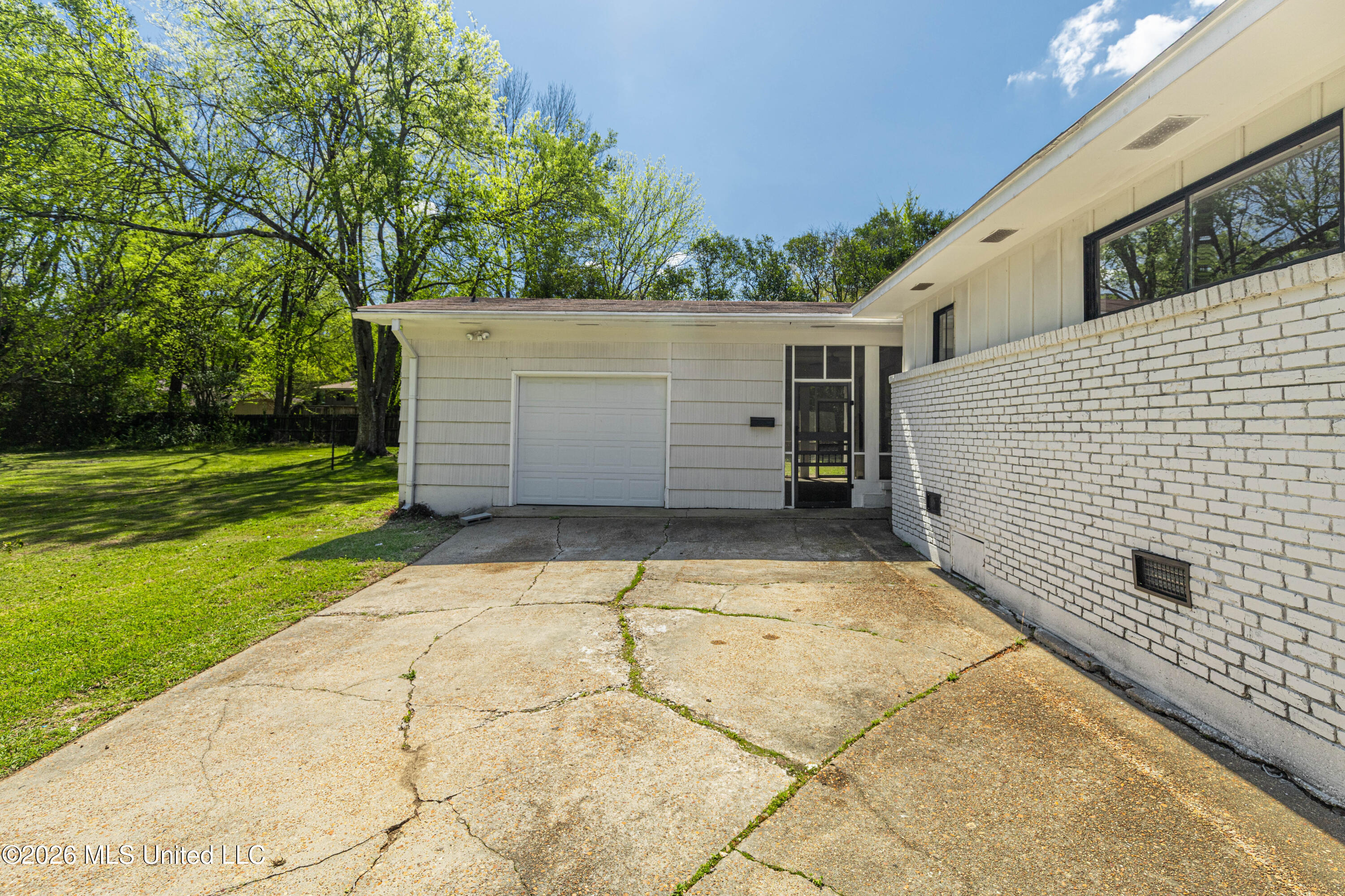 1605 Wilhurst Street Jackson, MS 39211 - Photo 4 of 30 IMG_8048-Edit