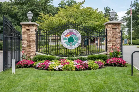 $2,699,000 | 12 Avon Lane, East Hills, NY 11577