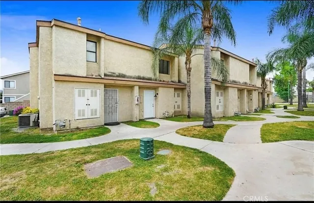 $299,000 | 936 Fairway Drive, Unit 29, Colton, CA 92324