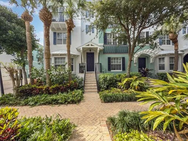 $975,000 | 381 West Mallory Circle, Delray Beach, FL 33483