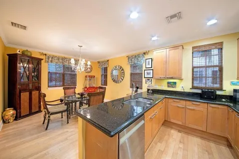 $1,075,000 | 381 West Mallory Circle, Delray Beach, FL 33483