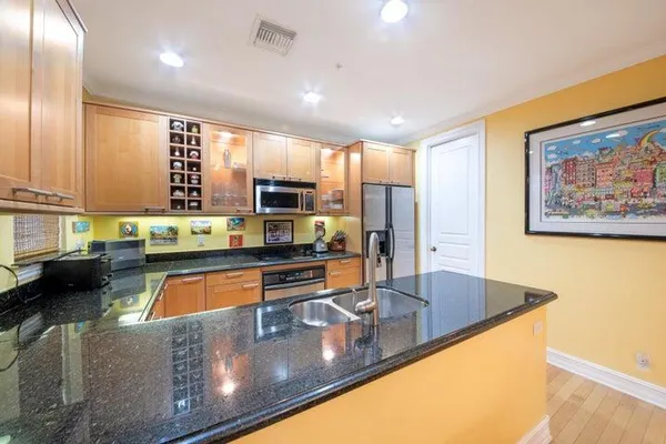 $975,000 | 381 West Mallory Circle, Delray Beach, FL 33483