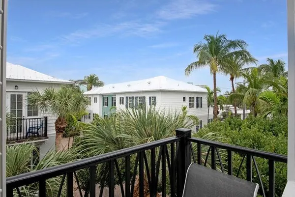 $975,000 | 381 West Mallory Circle, Delray Beach, FL 33483