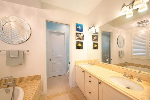 $975,000 | 381 West Mallory Circle, Delray Beach, FL 33483