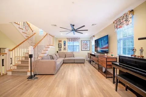 $1,075,000 | 381 West Mallory Circle, Delray Beach, FL 33483