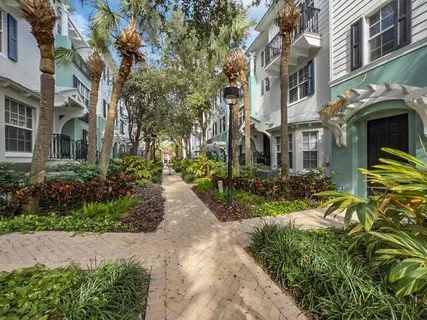 $1,075,000 | 381 West Mallory Circle, Delray Beach, FL 33483