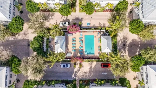 $975,000 | 381 West Mallory Circle, Delray Beach, FL 33483