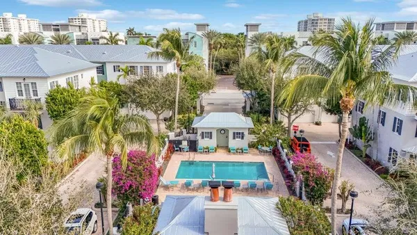 $975,000 | 381 West Mallory Circle, Delray Beach, FL 33483