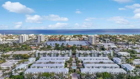 $1,075,000 | 381 West Mallory Circle, Delray Beach, FL 33483