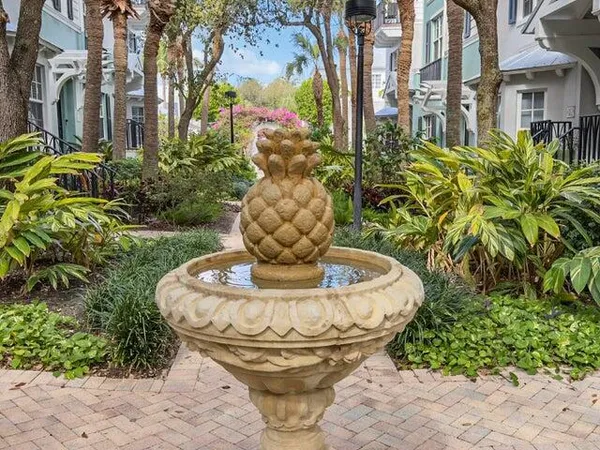 $975,000 | 381 West Mallory Circle, Delray Beach, FL 33483