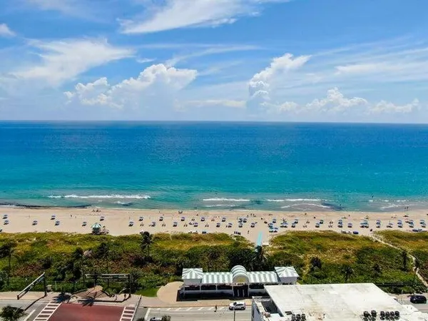 $975,000 | 381 West Mallory Circle, Delray Beach, FL 33483