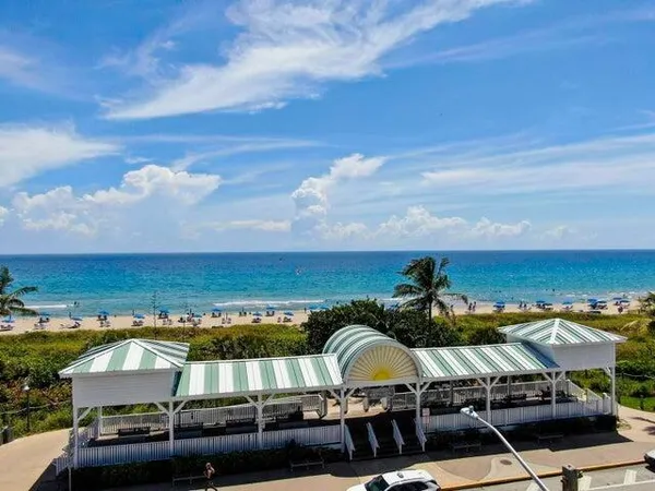 $975,000 | 381 West Mallory Circle, Delray Beach, FL 33483