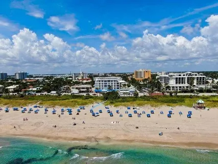 $1,075,000 | 381 West Mallory Circle, Delray Beach, FL 33483