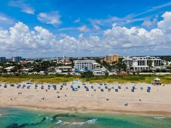 $975,000 | 381 West Mallory Circle, Delray Beach, FL 33483