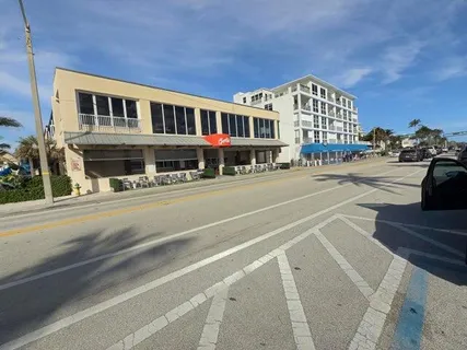 $1,075,000 | 381 West Mallory Circle, Delray Beach, FL 33483