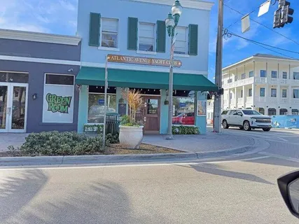 $1,075,000 | 381 West Mallory Circle, Delray Beach, FL 33483