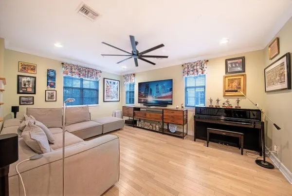 $975,000 | 381 West Mallory Circle, Delray Beach, FL 33483