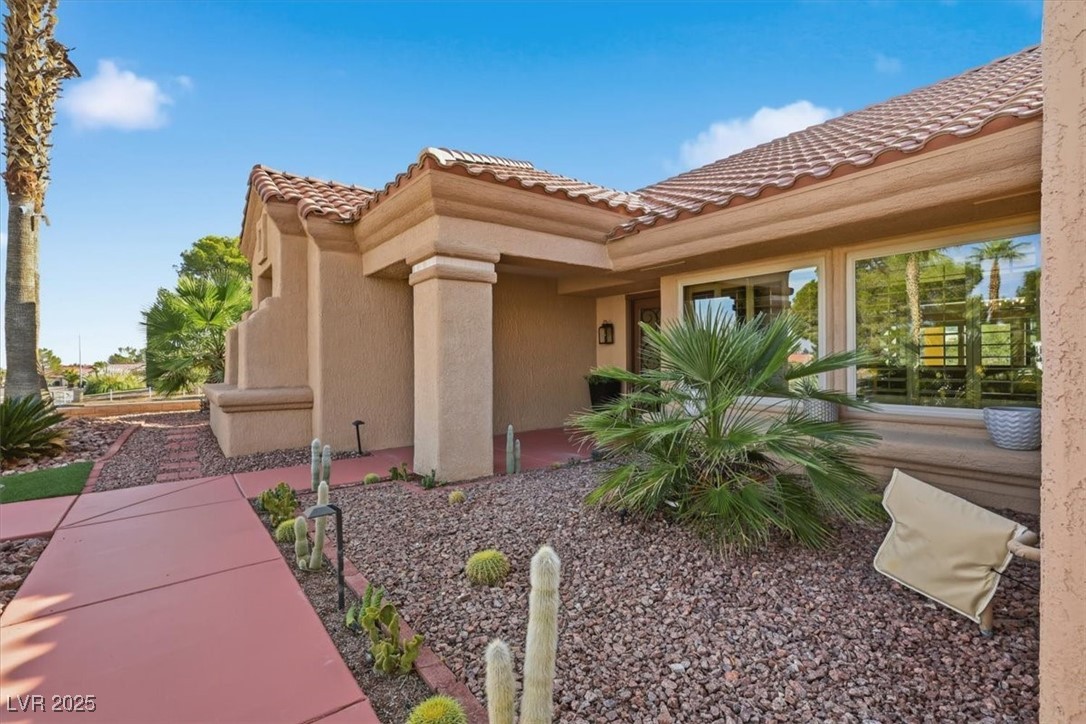 9101 Villa Ridge Drive Las Vegas, NV 89134 - Photo 3 of 39