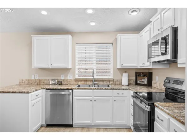 $114,500 | 145 Samantha Way, Canyonville, OR 97417