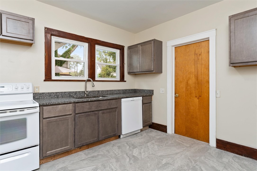 19 Genesee Park Boulevard Rochester, NY 14611 - Photo 26 of 50