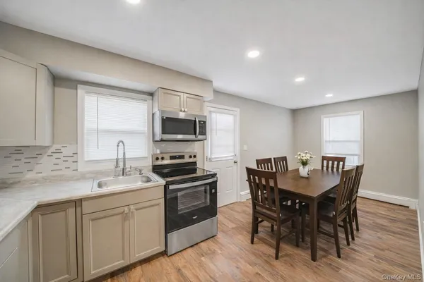 $3,390 | 130 5th Avenue, Bay Shore, NY 11706