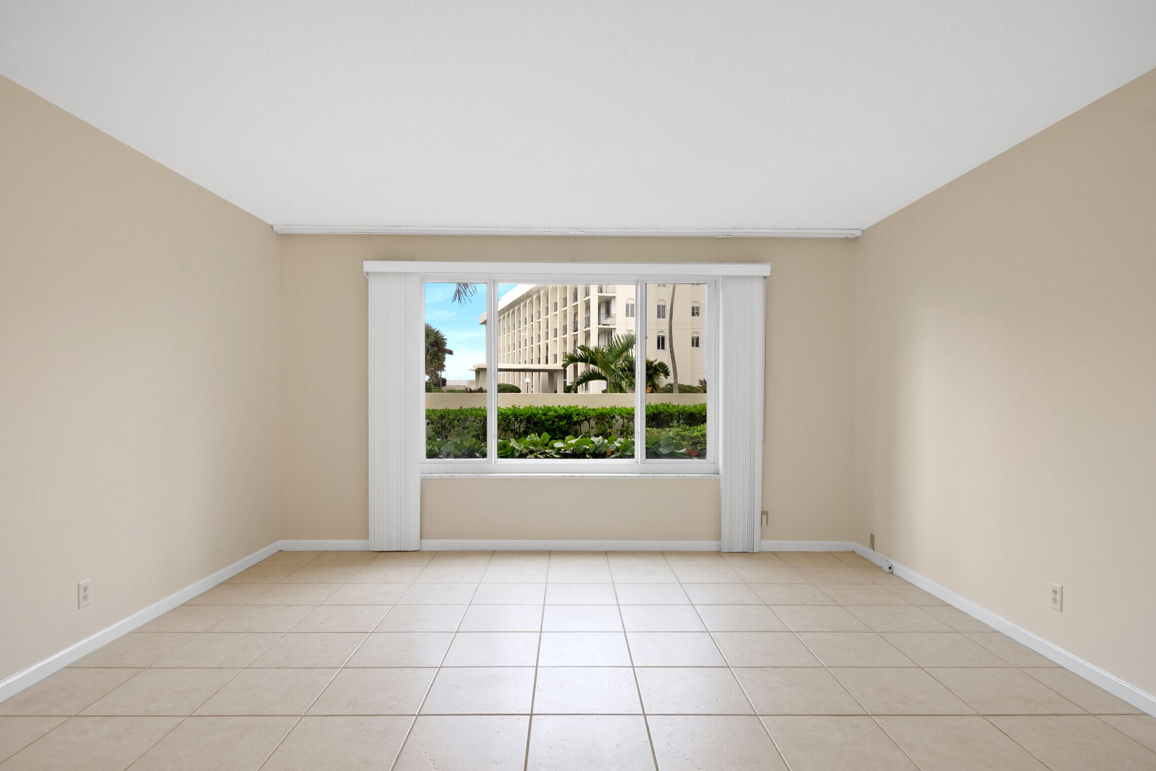 325 South Beach Road, Unit 102 Jupiter, FL 33469 - Photo 7 of 29 06__EKP3496_mls