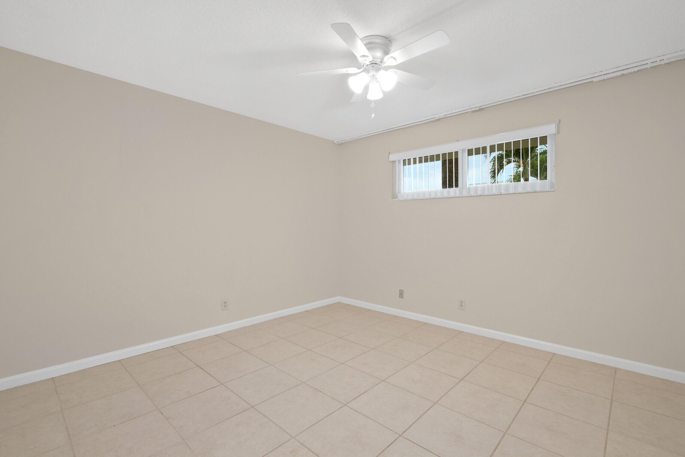 325 South Beach Road, Unit 102 Jupiter, FL 33469 - Photo 10 of 29 09__EKP3514_mls